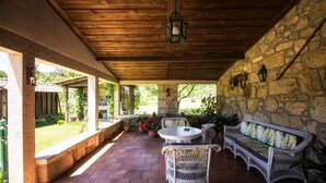 Comfort Cottage, 2 Bedrooms | Teres/patio