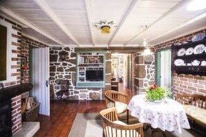 Flat-screen TV, fireplace - Casa do Tamanqueiro (Ponte de Lima)