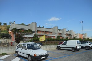 Park your vehicle in the designated spaces near the Caminariium building.