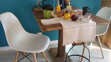 Free daily continental breakfast