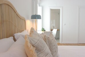 Standard Double Room (King) | Minibar, desk, soundproofing, free cribs/infant beds