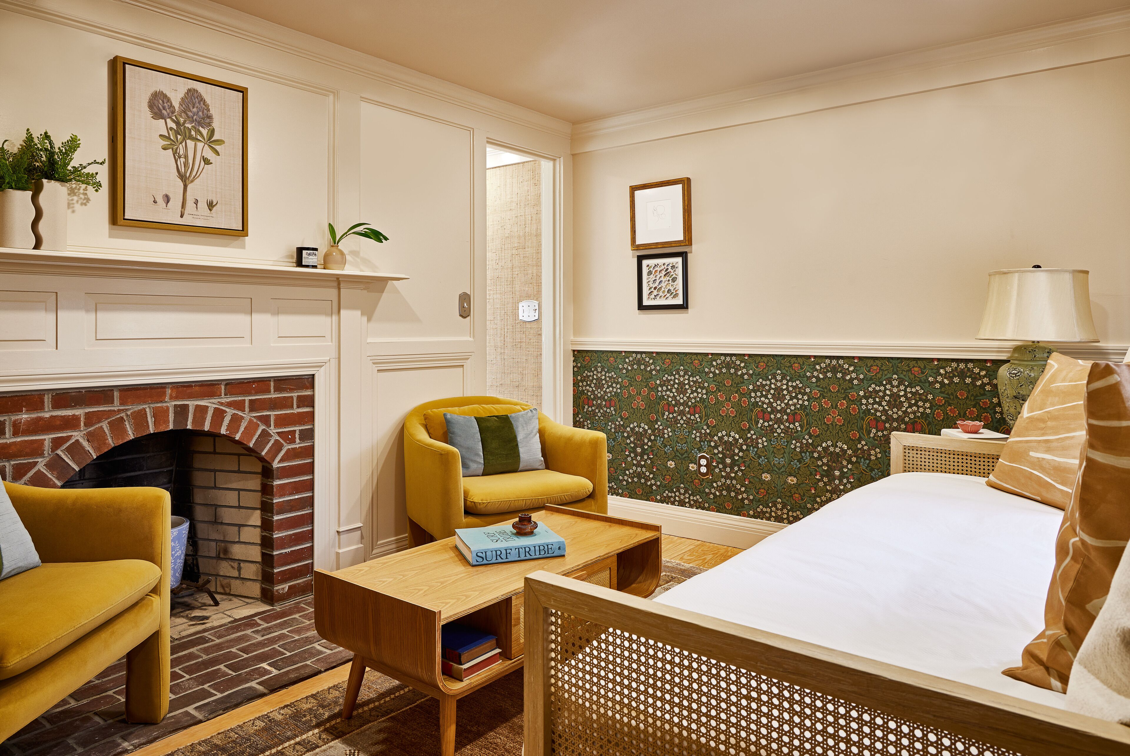 luxury triple room | living area | 40-inch tv with cable channels