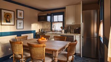 Luxury Triple Room | Private kitchen