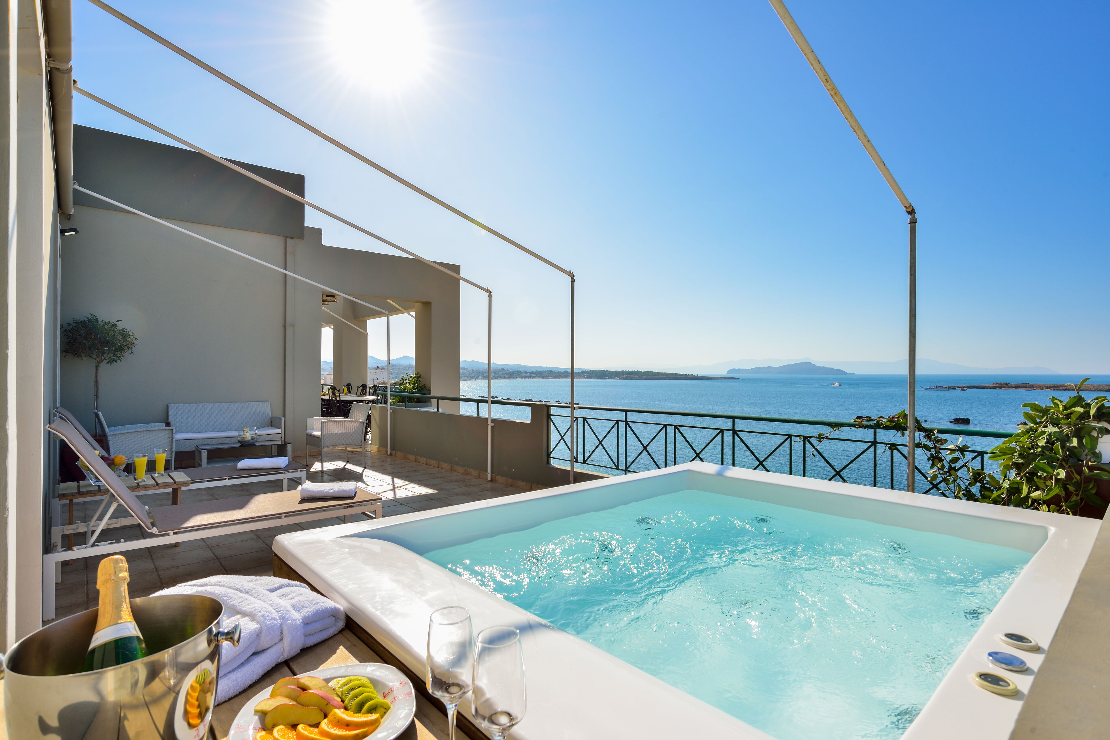 Huoneisto, 2 makuuhuonetta, merinäköala | Terassi/patio