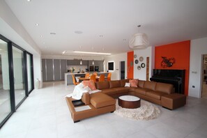 Cottage | Living room | LCD TV