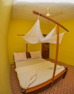 Free WiFi, bed sheets