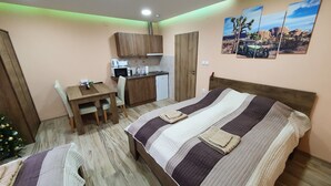 Family Studio | Private kitchenette | Espresso maker, coffee/tea maker, fridge, microwave - KK Apartments (Backa Topola)