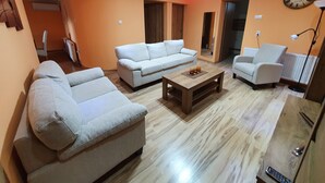 Apartment, 2 Bedrooms | Living room | 40-inch LED TV with digital channels, TV, pay movies - KK Apartments (Backa Topola)