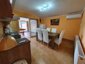 Apartment, 2 Schlafzimmer | Eigene Küche | Kühlschrank, Mikrowelle, Herdplatte, Espressomaschine