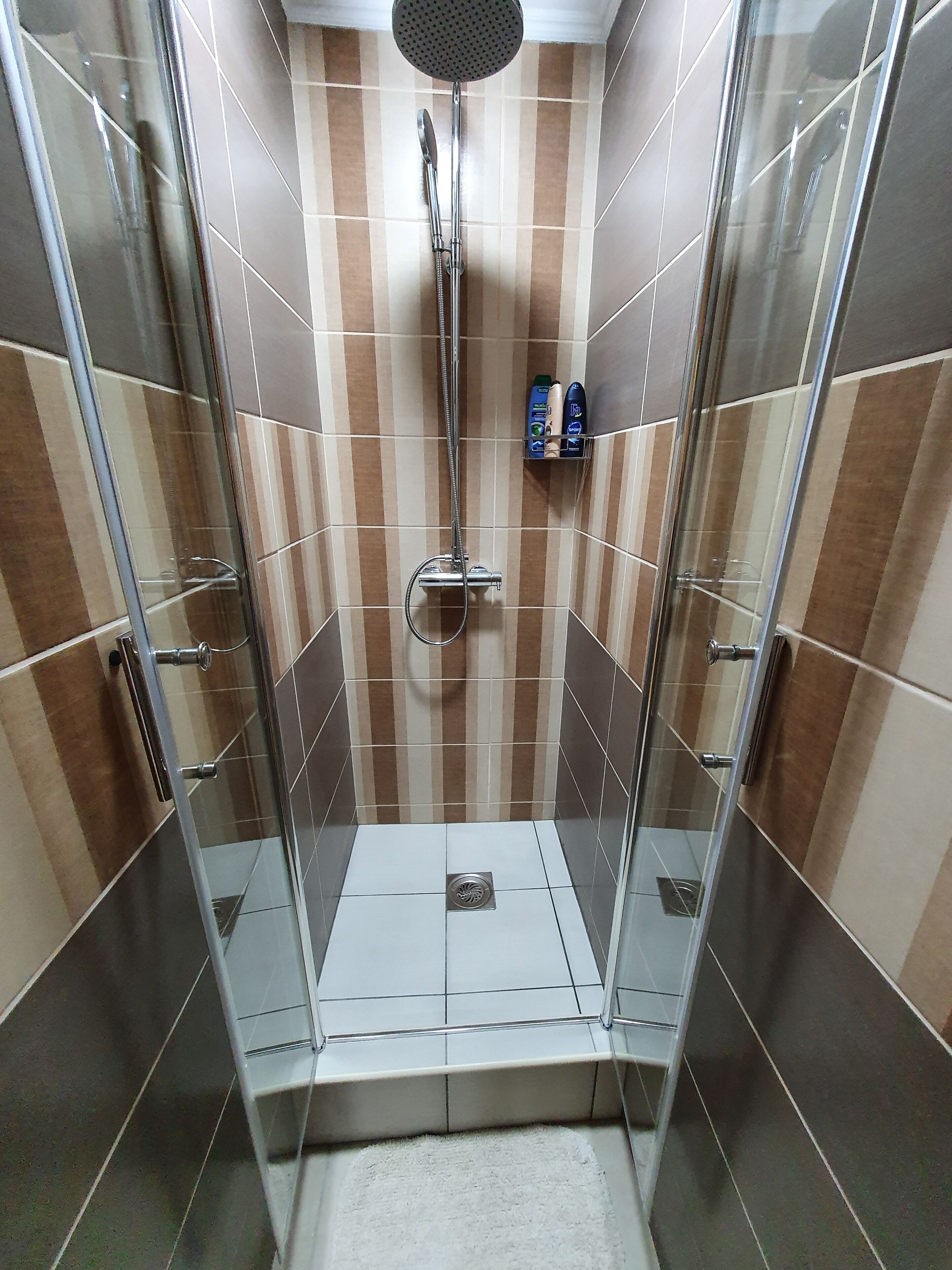 Family Studio | Bathroom | Shower, rainfall showerhead, free toiletries, hair dryer