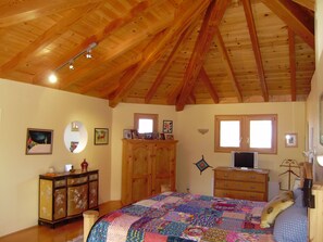 5 bedrooms, iron/ironing board, WiFi, bed sheets