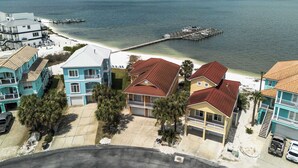 A coastal residential area with beachfront properties, a pier, and a clear view of the ocean. - Seascape🐚Bayfront Home🌊Boat Slip🐶Dogs OK (Navarre)