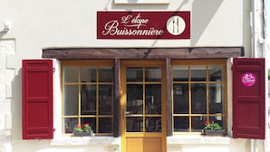 A storefront with a sign reading "L'étape Buissonnier" and a bicycle symbol, indicating a bike rental service. - Hotel La Buissonniere (Bannay)