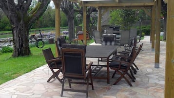 供应午餐和晚餐