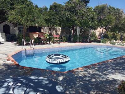 VILLA WITH  PRIVE POOLGARDEN AREA, bbq , wi-fi,  near sea , town, local tavern