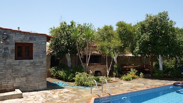 Outdoor pool, sun loungers