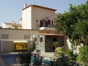 Exterior - VILLA WITH  PRIVE POOLGARDEN AREA, bbq , wi-fi,  near sea , town, local tavern (rethymno)