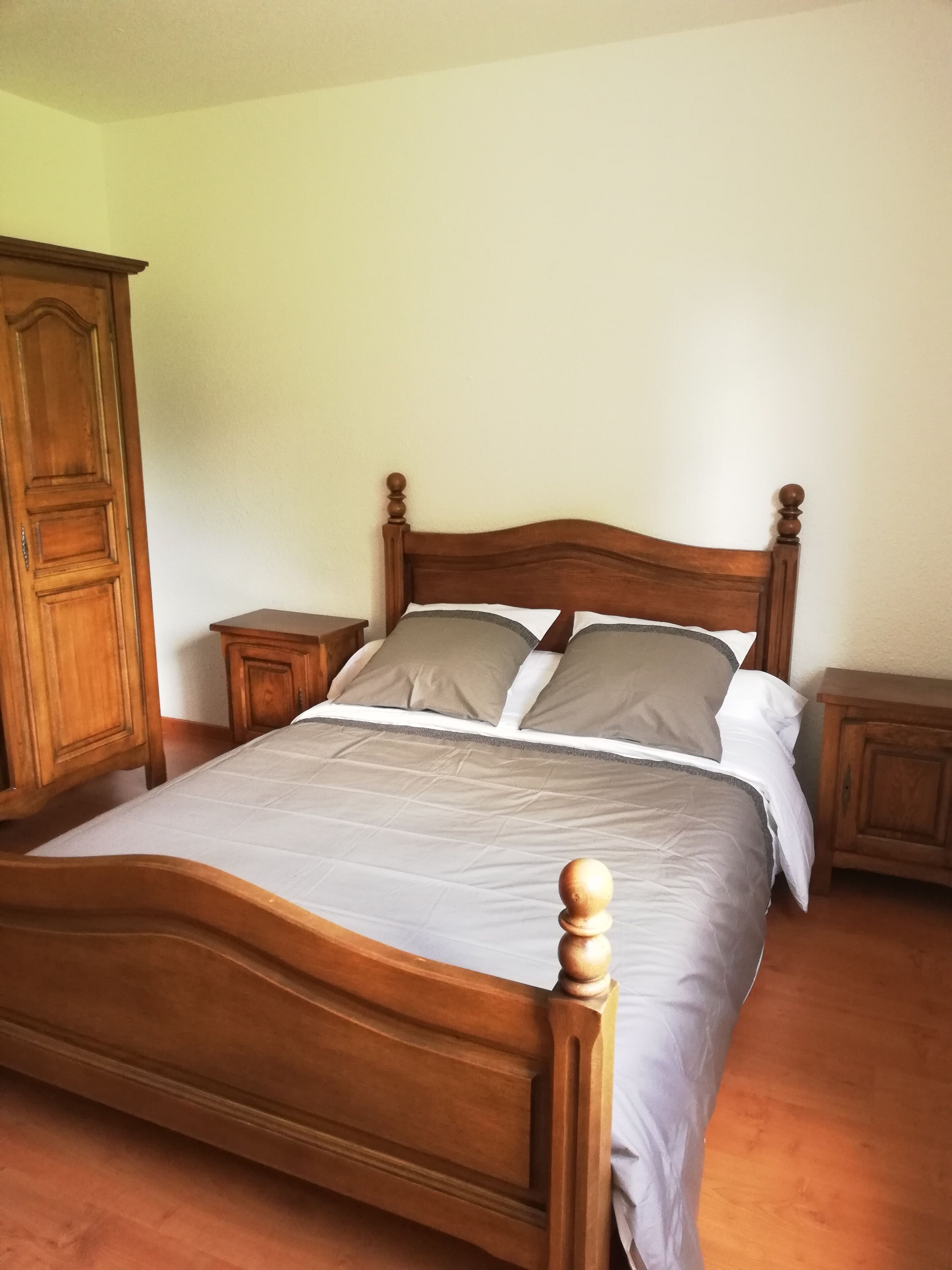 3 chambres, fer et planche à repasser, draps fournis