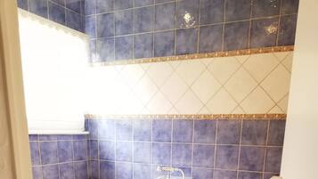 Hårføner og håndklær