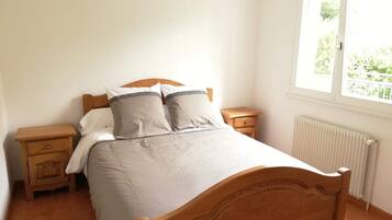 3 Schlafzimmer, Bügeleisen/Bügelbrett, Bettwäsche