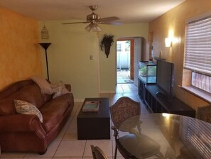 智能电视、电子游戏、书