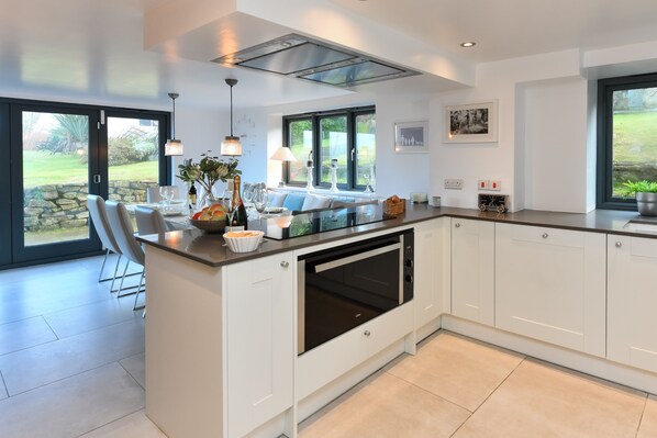 Fridge, oven, dishwasher, toaster