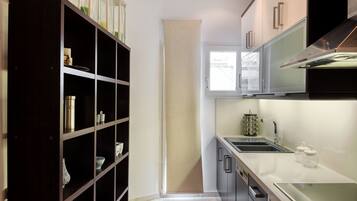 Réfrigérateur, four, cafetiÚre/bouilloire