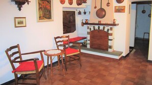 Appartement, 2 slaapkamers, terras, uitzicht op bergen | Woonkamer