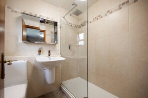 Luxury-Ferienhaus | Badezimmer | Kostenlose Toilettenartikel, Haartrockner, Handtücher, Seife