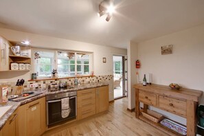 Luxury Cottage | Private kitchen | Full-size fridge, microwave, oven, stovetop