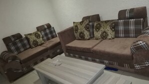 Lobby sitting area - Chill INN Kigali Rwanda a wonderful stay (Kigali)