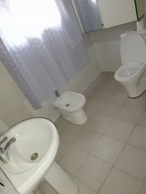 Classic Room | Bathroom shower - Chill INN Kigali Rwanda a wonderful stay (Kigali)
