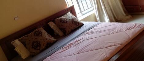 Chambre Classique | Fer et planche à repasser, Wi-Fi gratuit, draps fournis