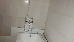 Classic Room | Bathroom | Towels, soap, toilet paper - Chill INN Kigali Rwanda a wonderful stay (Kigali)