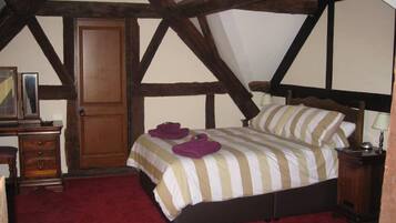 Luxury Cottage | 2 bedrooms, travel cot, free WiFi, bed sheets