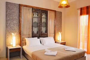 Apartment, 3 Bedrooms | 3 bedrooms, soundproofing, free WiFi, bed sheets