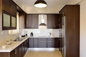 Apartment, 3 Bedrooms | Private kitchen | Full-size fridge, oven, stovetop, coffee/tea maker