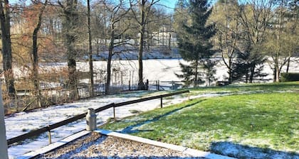 Superb lake view! Pretty house ideally located, decor, comfort, garden
