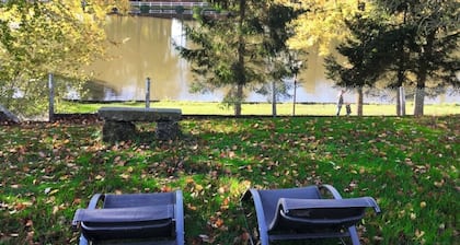 Superb lake view! Pretty house ideally located, decor, comfort, garden