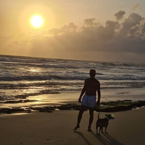 Am Strand, weißer Sandstrand