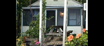 Cozy, perfect location, dog friendly
Updated calendar with more availability!!