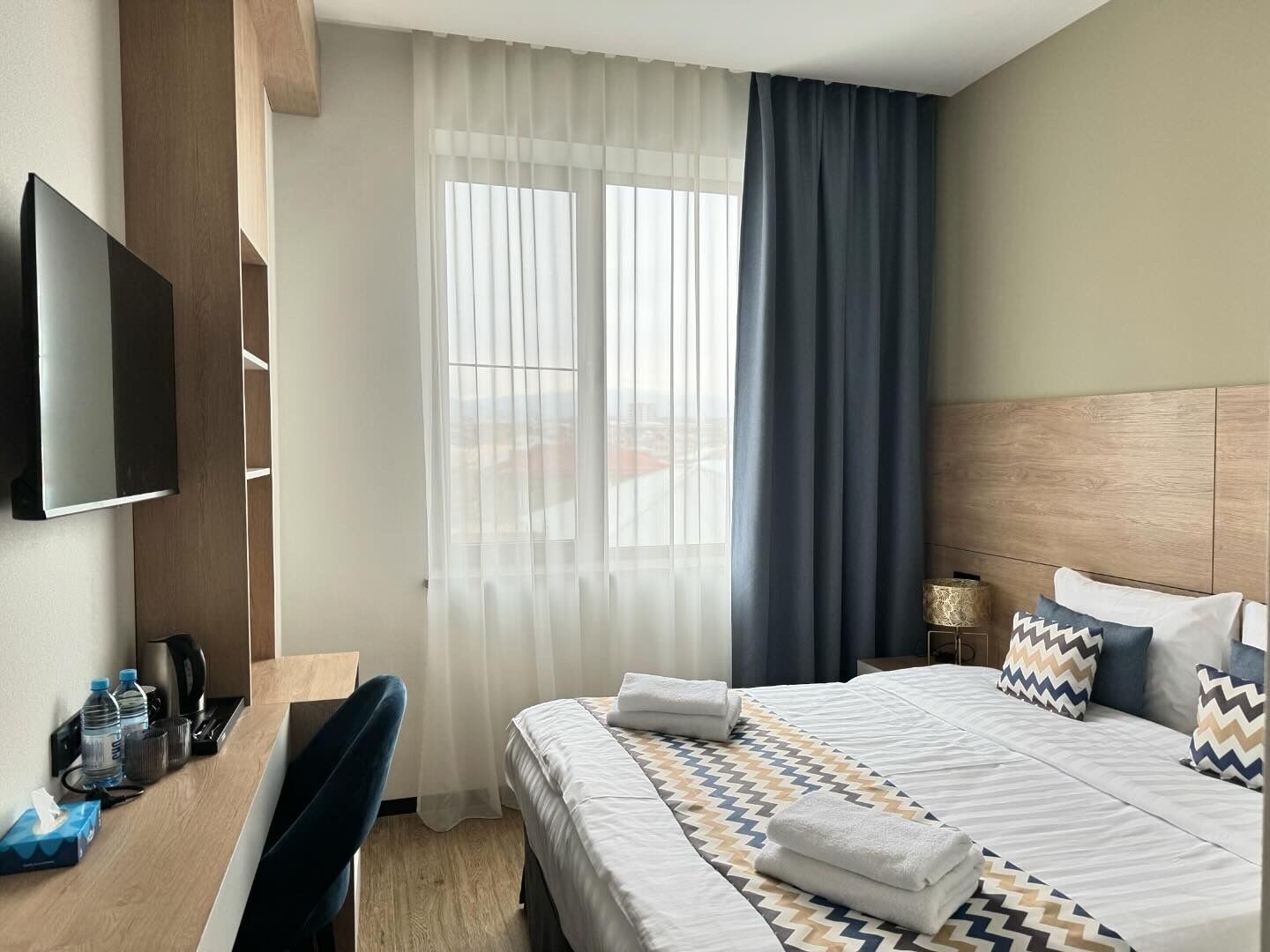 1 bedroom, premium bedding, memory-foam beds, minibar