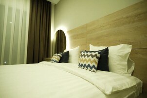 Elite Apartment | Premium bedding, memory foam beds, minibar, individually decorated