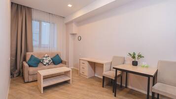 Family Room, 1 Bedroom