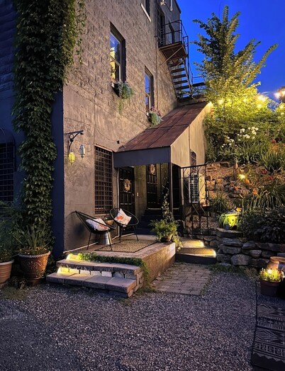 Romantic Copper ROOM at historic 123 S Washington