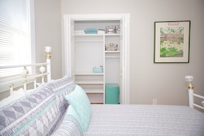 4 bedrooms, iron/ironing board, free WiFi, bed sheets - Two Spotless Homes Near Duke · Sleep 8 (Durham)