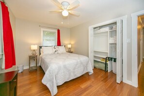 4 soverom, strykejern/-brett, wi-fi (inkludert) og sengetøy