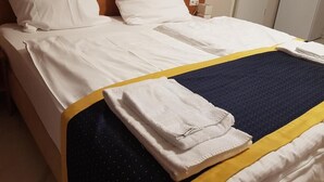 Kamar Twin Bisnis, kamar mandi pribadi | Meja kerja, Wi-Fi gratis, dan seprai linen
