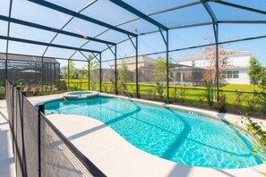 A heated pool - New Lovely Home 6Bed Suites with pool near Disney (Kissimmee)