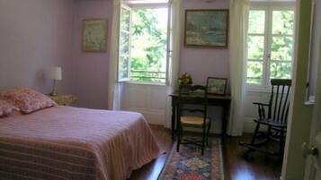 Comfort Double Room (Mahivet) | Individually decorated, individually furnished, desk, laptop workspace